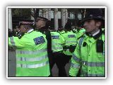 281851582_19654610001_gdn-nat-20090409-es-G20-police-violenc